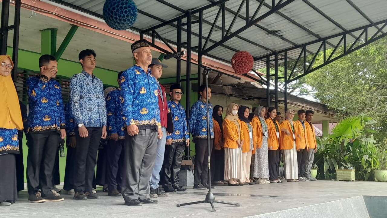 Upacara Memperingati Hari Sumpah Pemuda